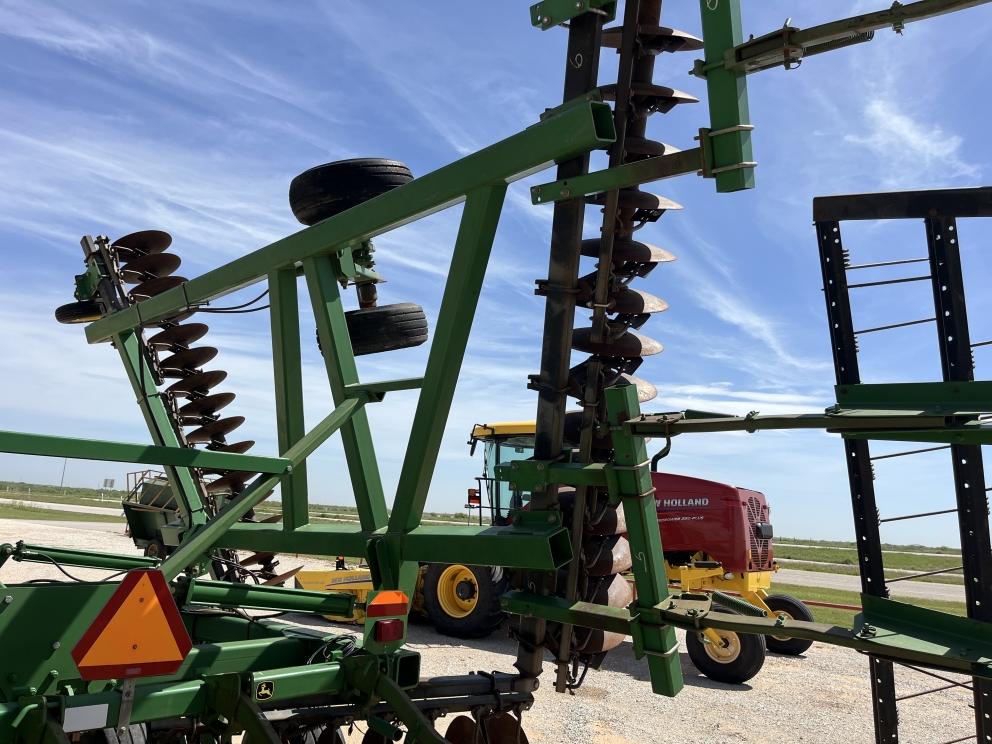 Image for 2009 John Deere 637