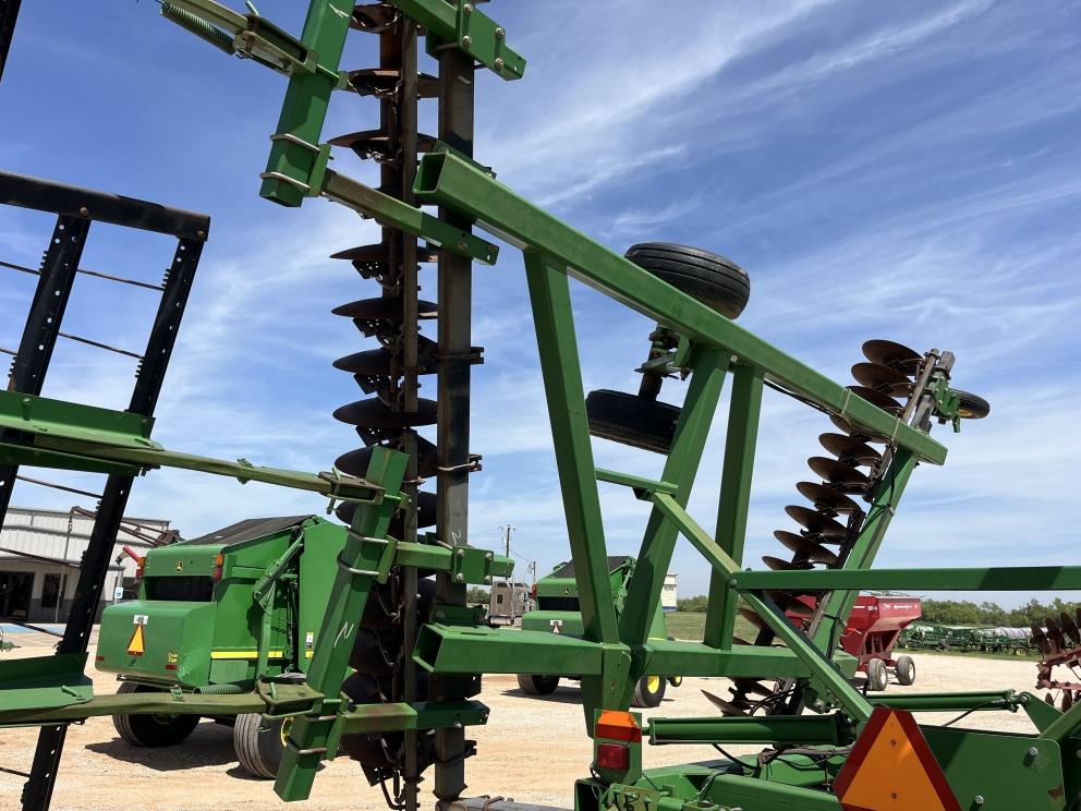 Image for 2009 John Deere 637