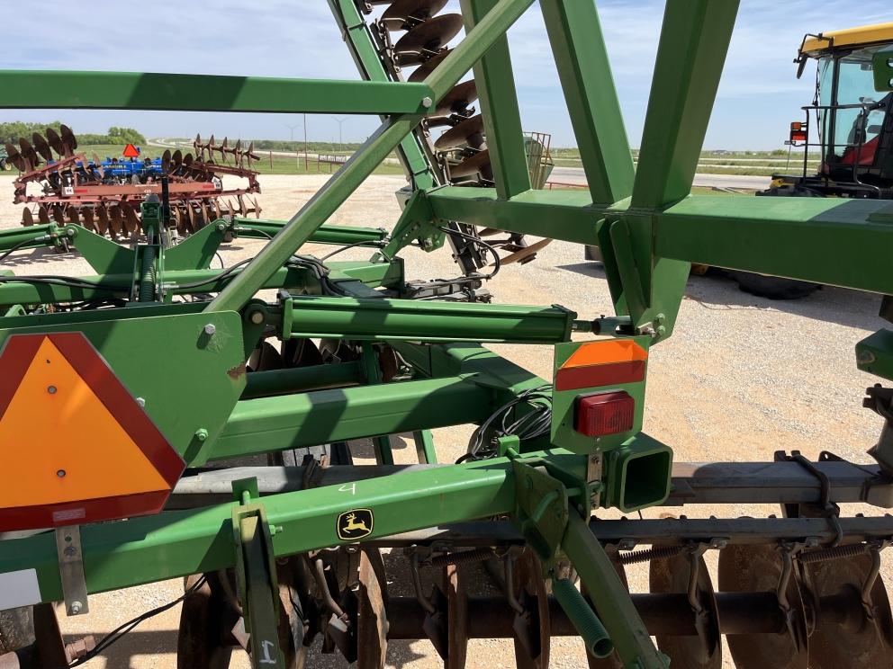 Image for 2009 John Deere 637