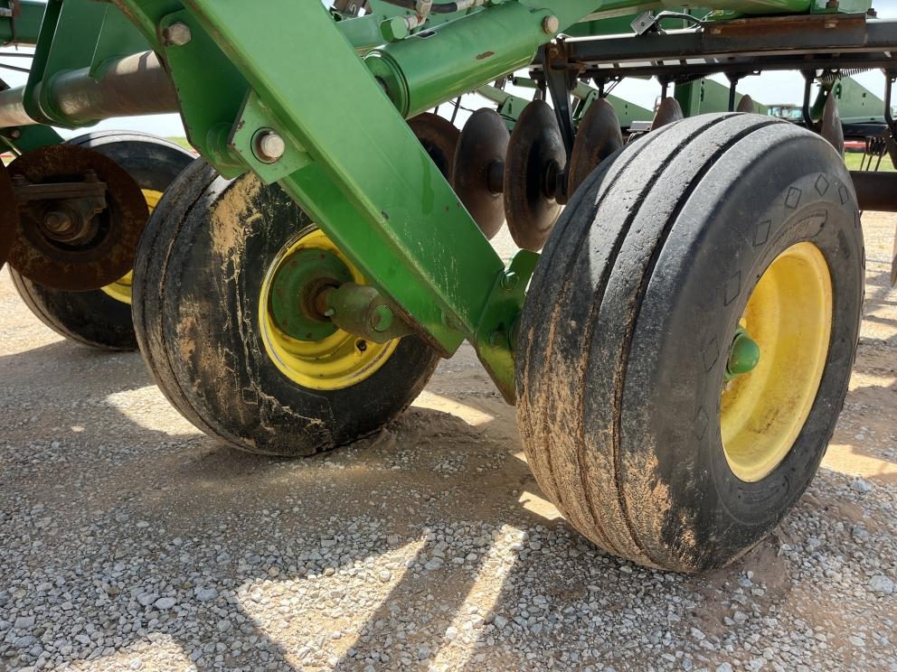 Image for 2009 John Deere 637