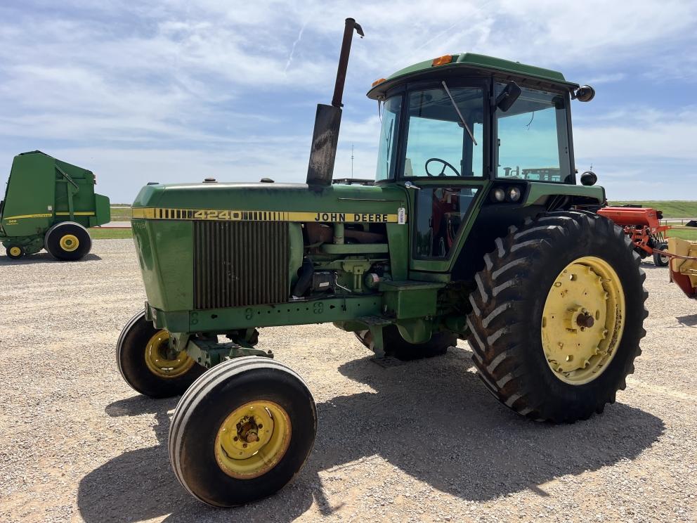 Image for 1979 John Deere 4240