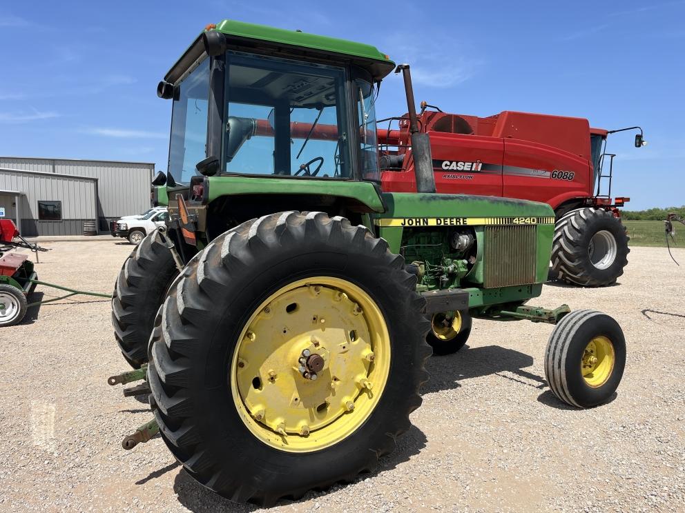 Image for 1979 John Deere 4240
