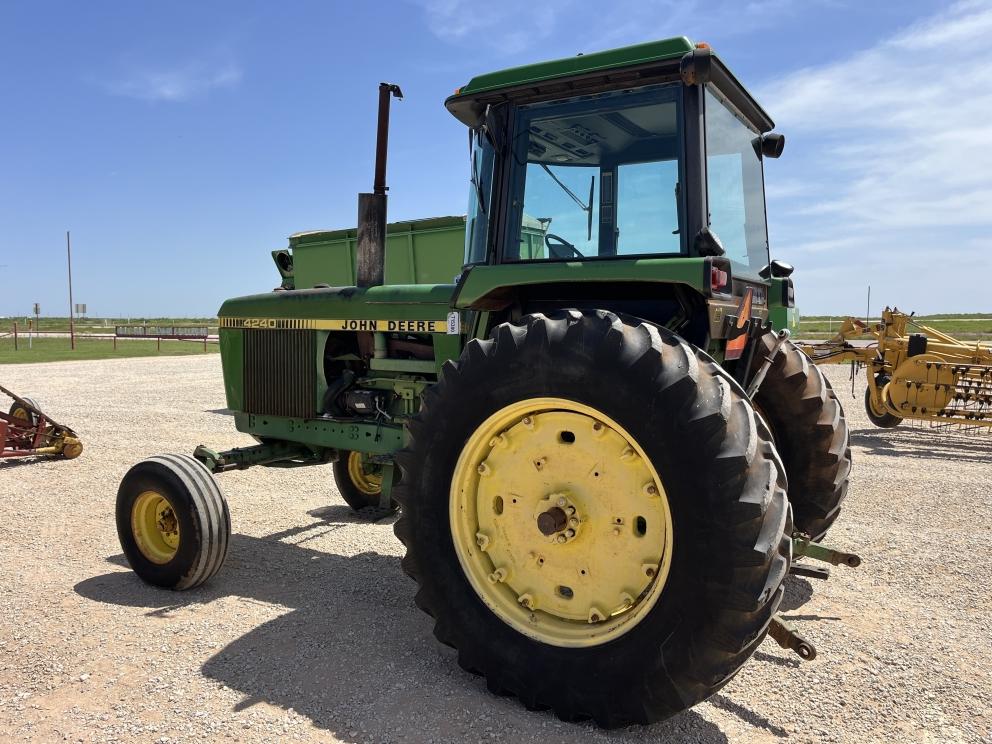 Image for 1979 John Deere 4240