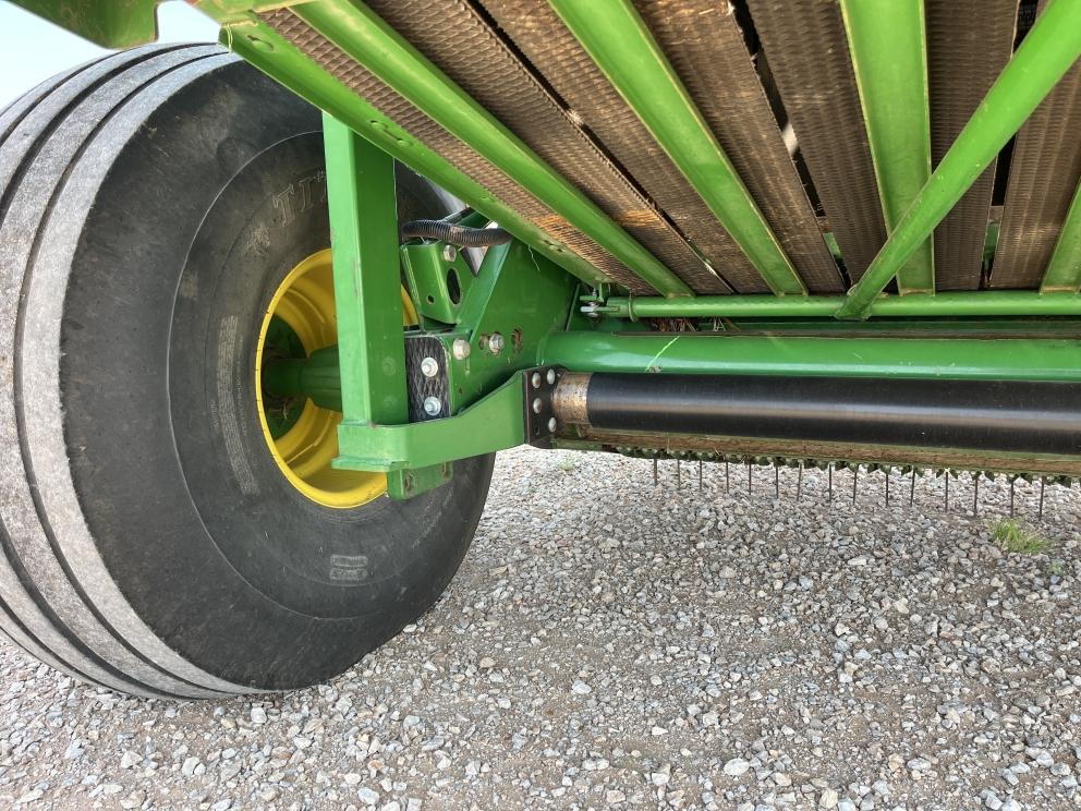 Image for 2015 John Deere 569