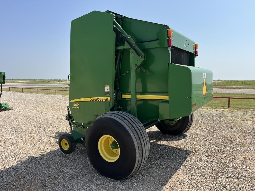 Image for 2015 John Deere 569