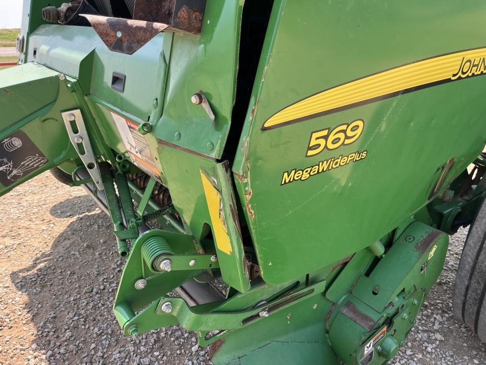 Image for 2015 John Deere 569