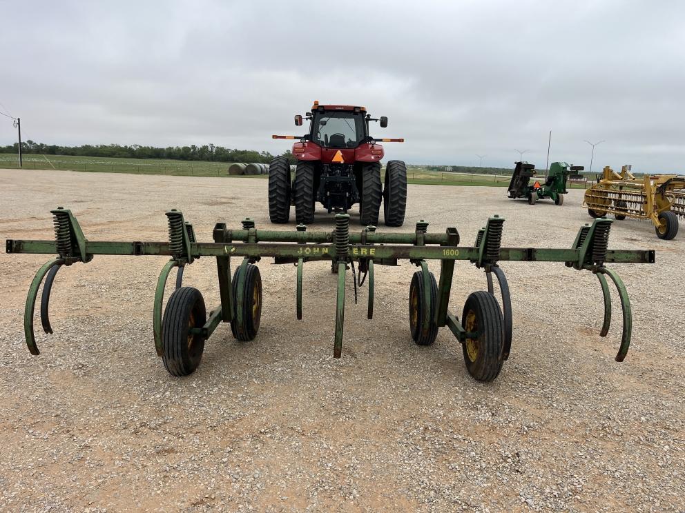 Image for John Deere 1600