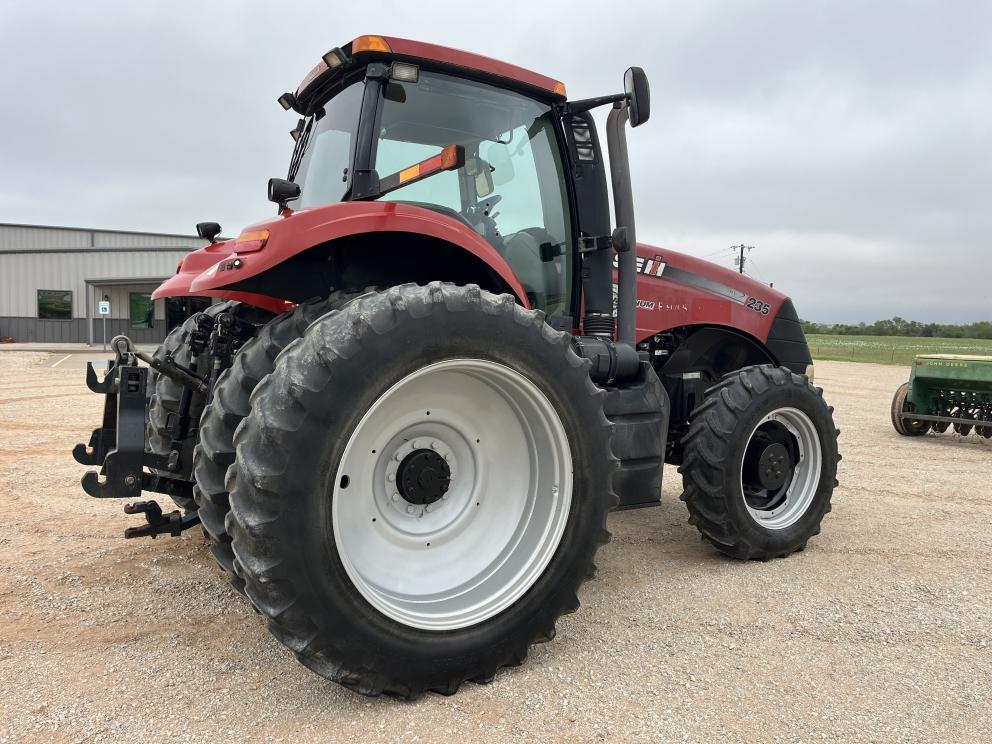 Image for 2013 Case IH MAGNUM 235