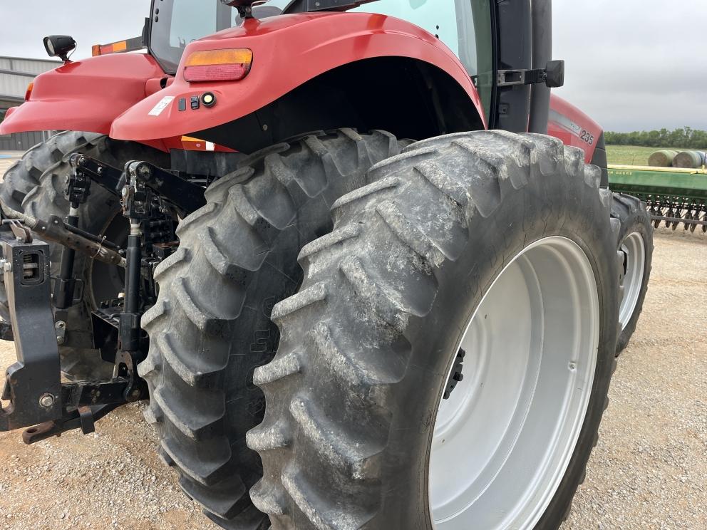 Image for 2013 Case IH MAGNUM 235