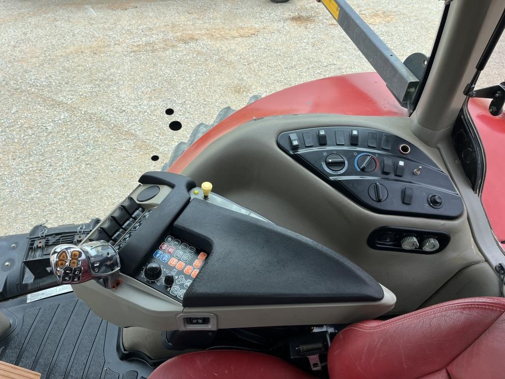 Image for 2013 Case IH MAGNUM 235