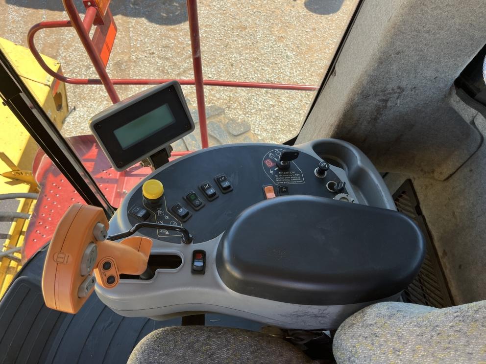 Image for 2009 New Holland H8060