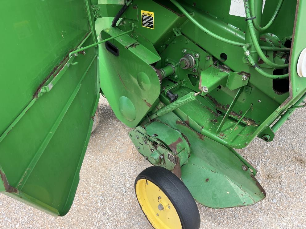 Image for 2002 John Deere 567