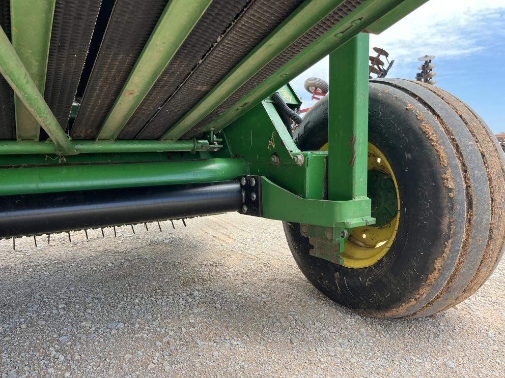 Image for 2002 John Deere 567