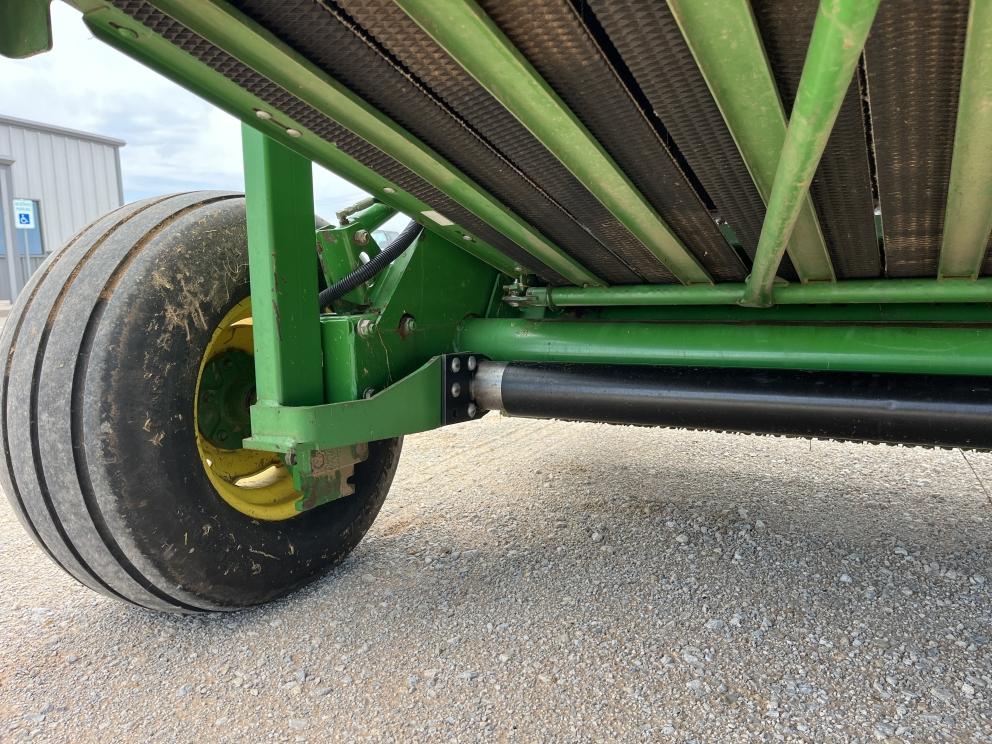 Image for 2002 John Deere 567
