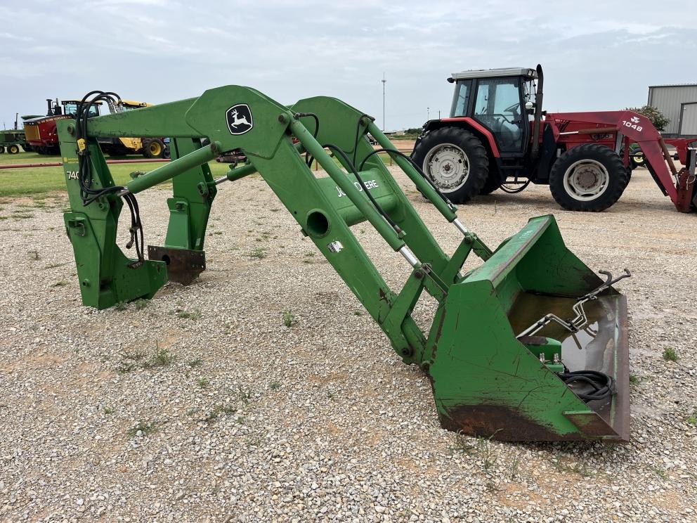 Image for 2005 John Deere 740