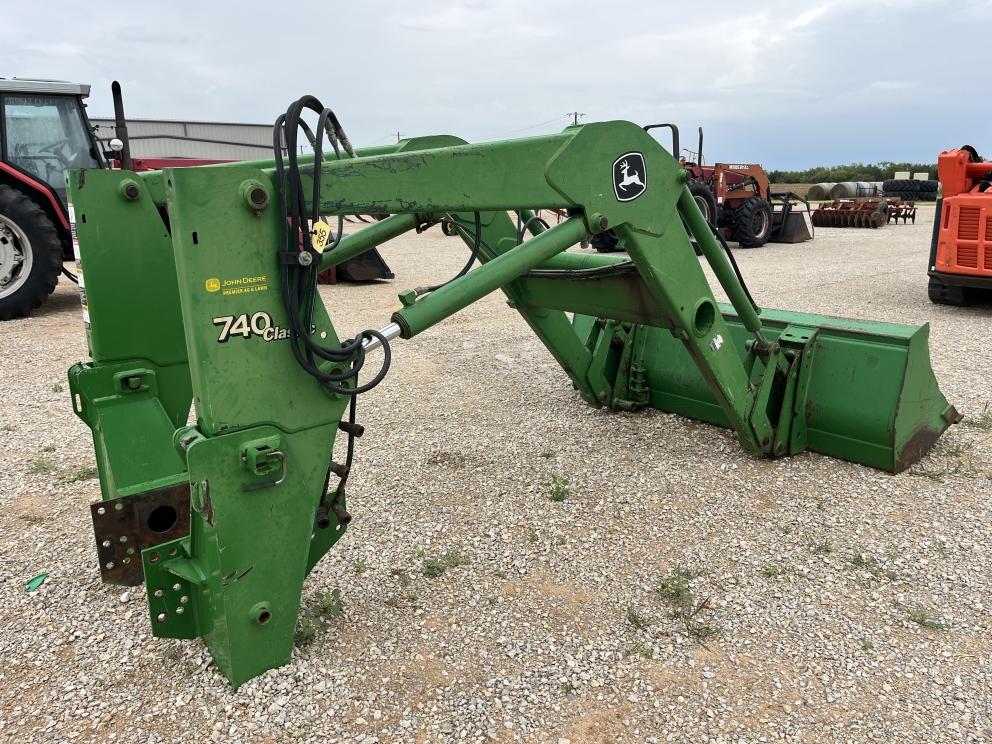 Image for 2005 John Deere 740
