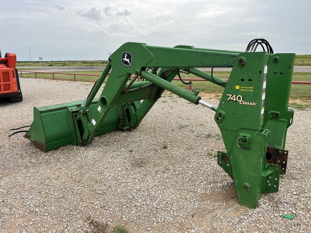 Image for 2005 John Deere 740