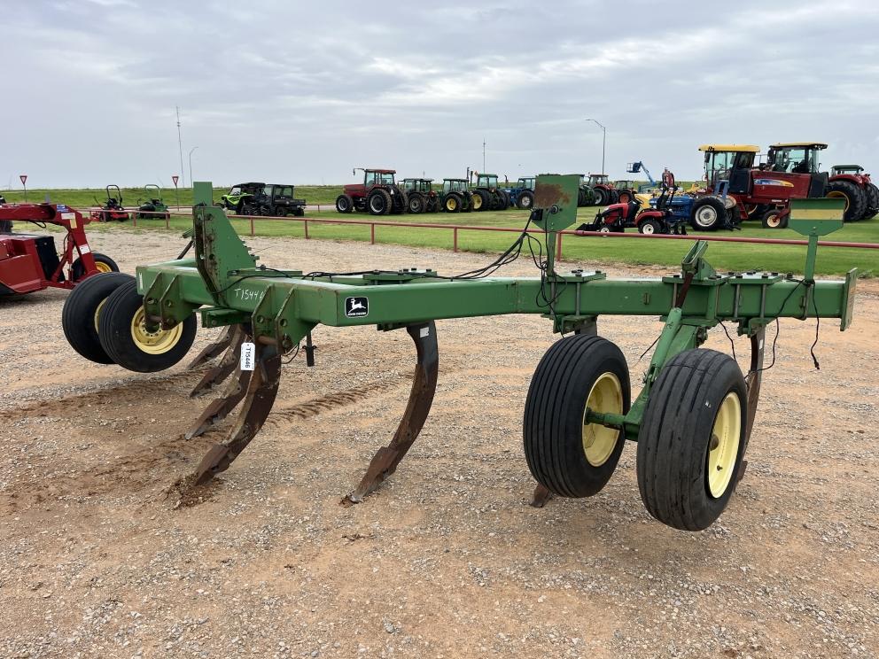 Image for 1999 John Deere 915