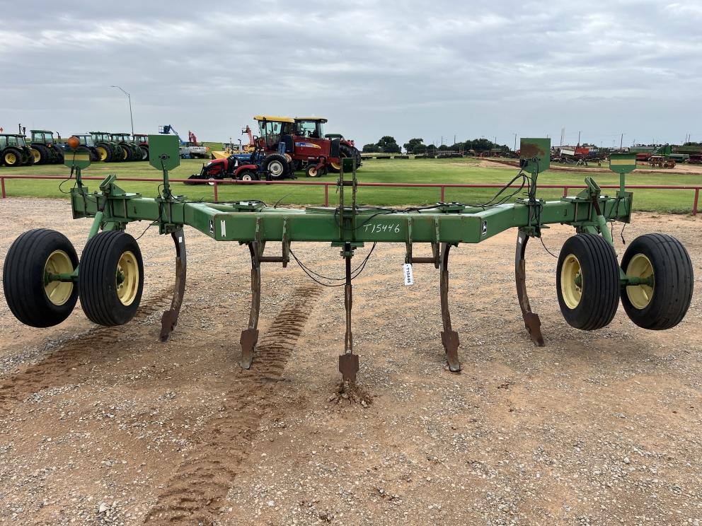 Image for 1999 John Deere 915