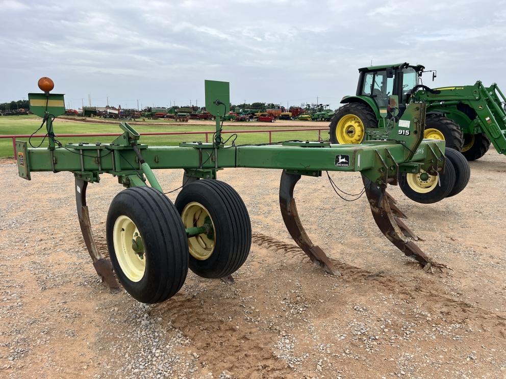 Image for 1999 John Deere 915