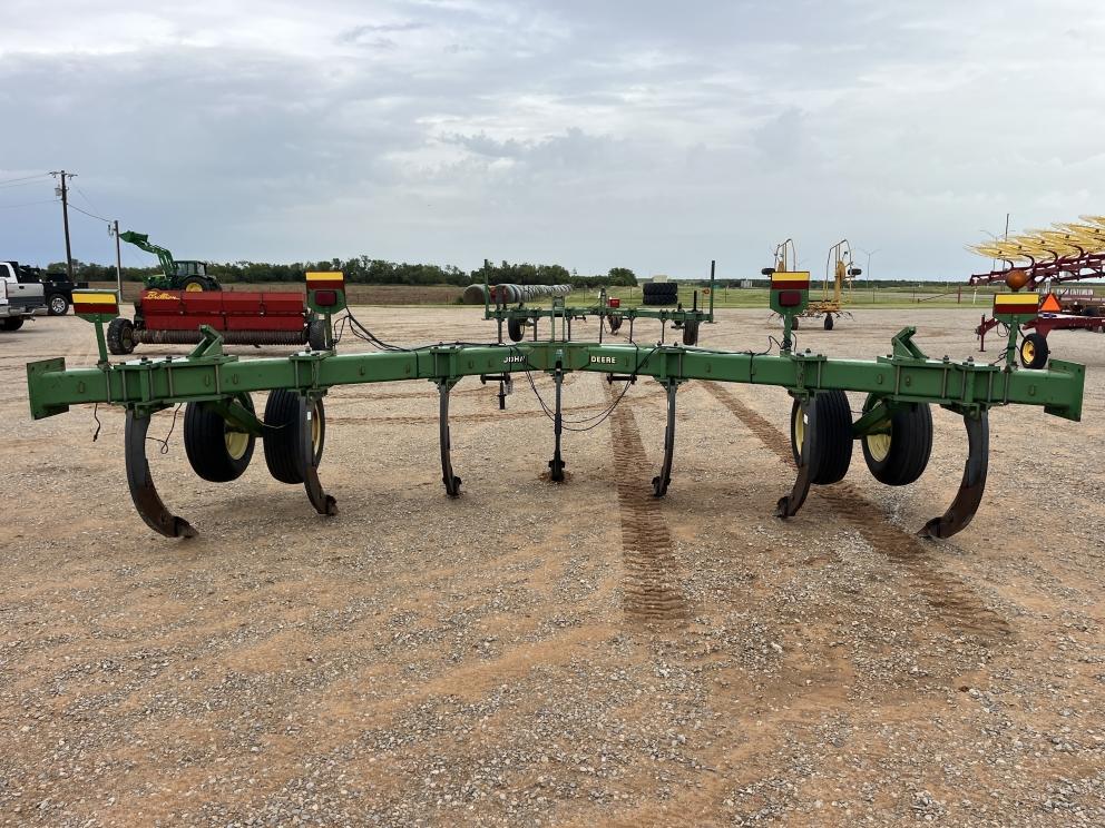 Image for 1999 John Deere 915