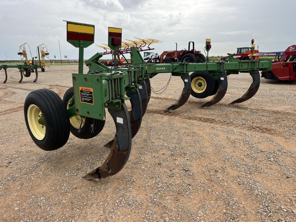 Image for 1999 John Deere 915