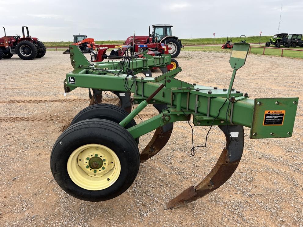 Image for 1999 John Deere 915