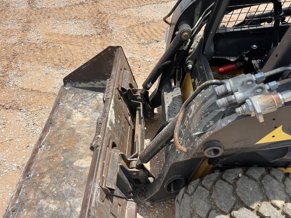 Image for 2016 New Holland L218