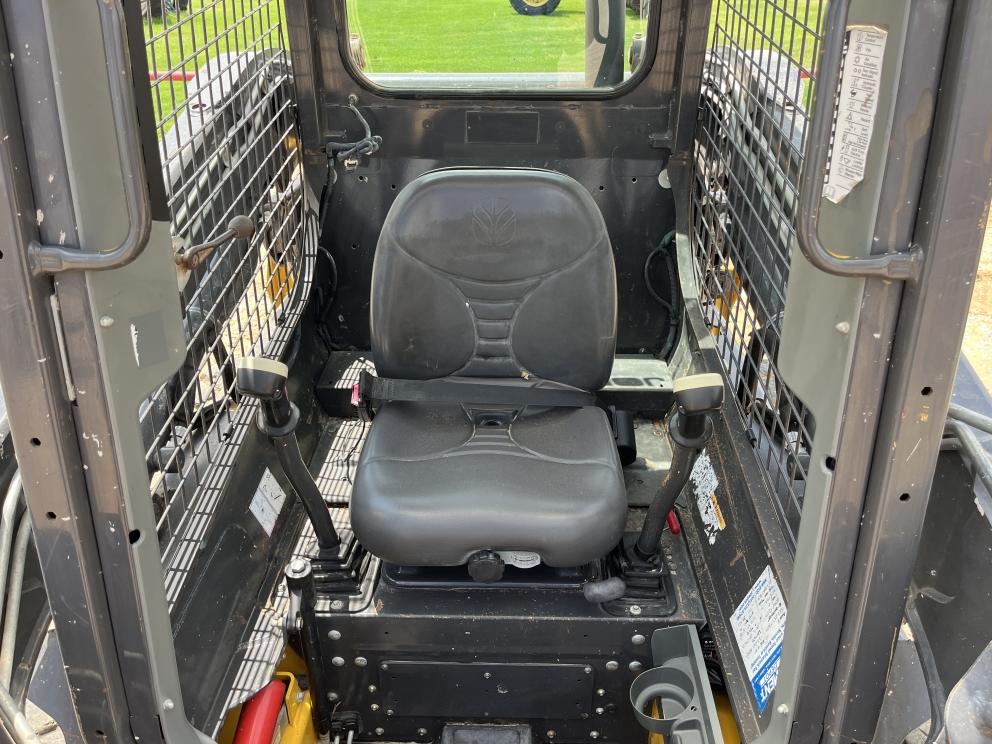 Image for 2016 New Holland L218