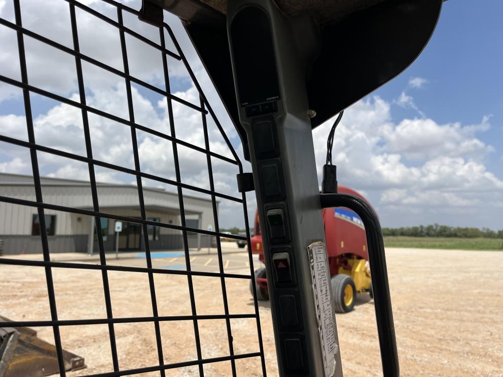 Image for 2016 New Holland L218