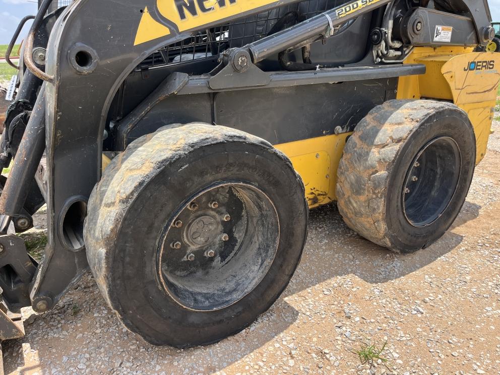 Image for 2015 New Holland L218