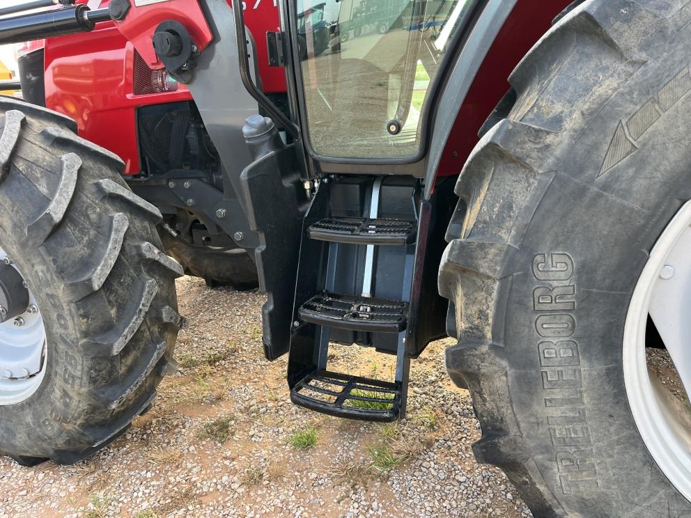 Image for 2019 Massey Ferguson 6713