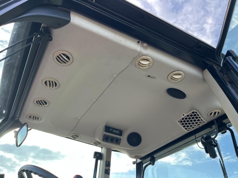 Image for 2019 Massey Ferguson 6713