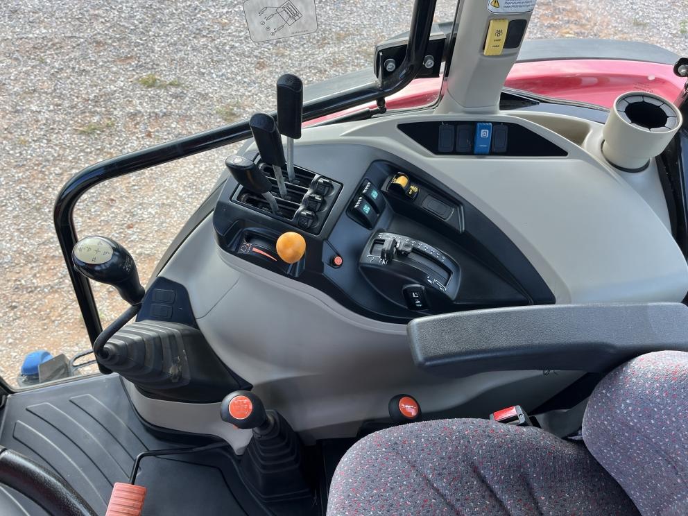 Image for 2019 Massey Ferguson 6713