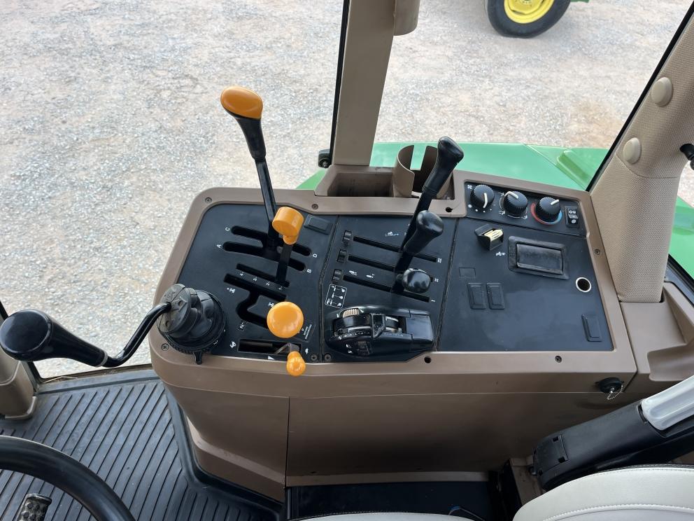Image for 2001 John Deere 7410