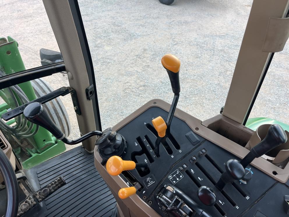 Image for 2001 John Deere 7410