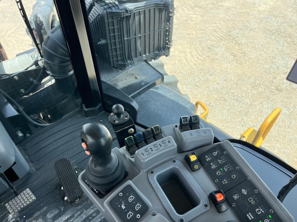 Image for 2023 Versatile 430