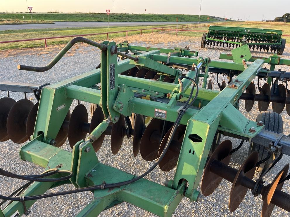 Image for 2001 John Deere 637