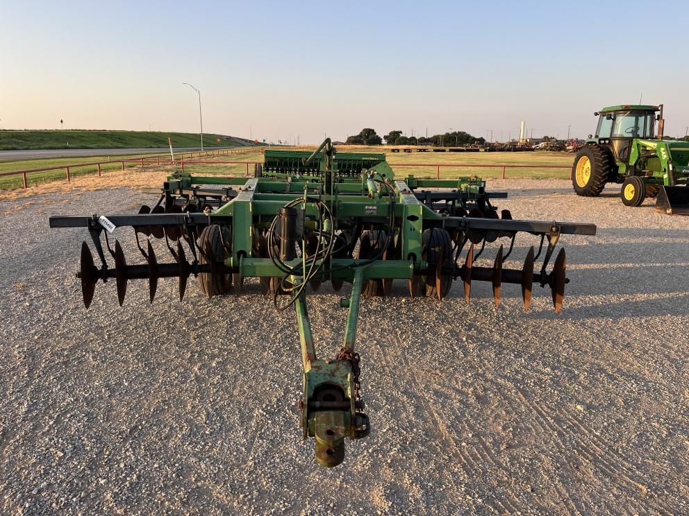 Image for 2001 John Deere 637