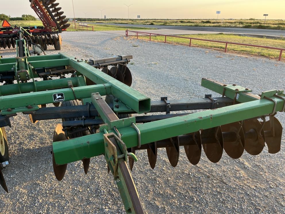 Image for 2001 John Deere 637