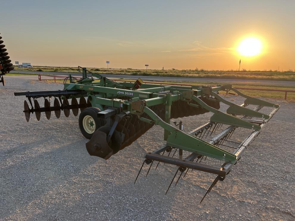 Image for 2001 John Deere 637