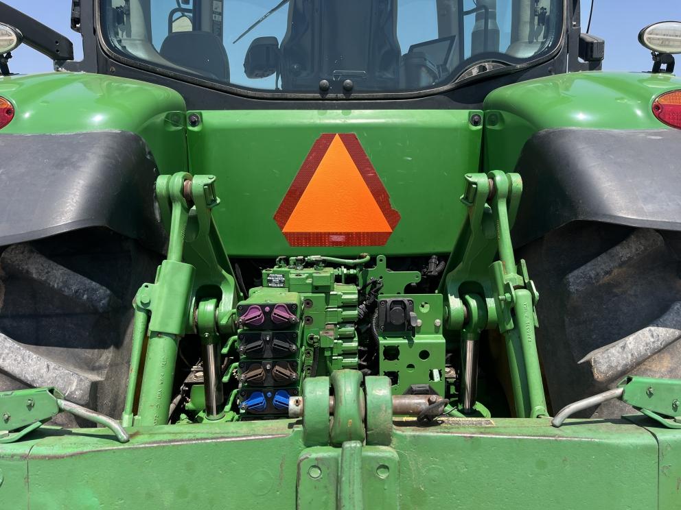Image for 2014 John Deere 7290R