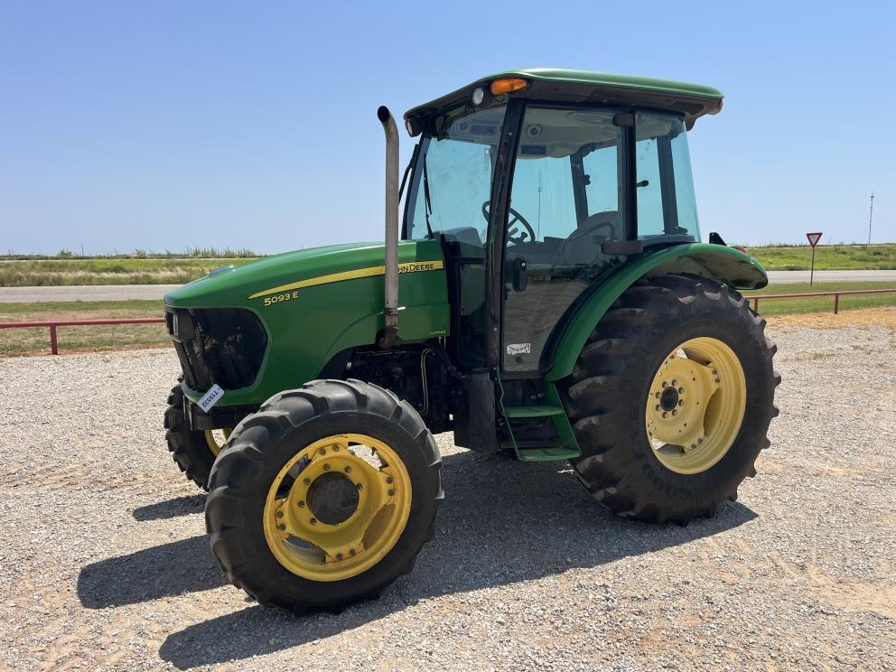 Image for 2010 John Deere 5093E
