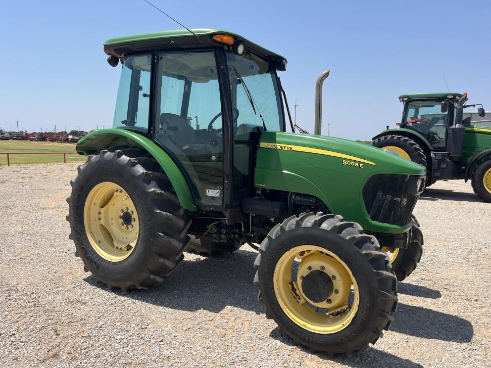 Image for 2010 John Deere 5093E