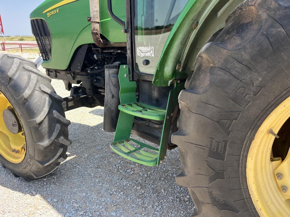 Image for 2010 John Deere 5093E