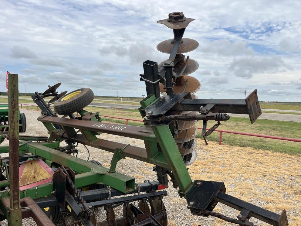 Image for 1989 John Deere 630