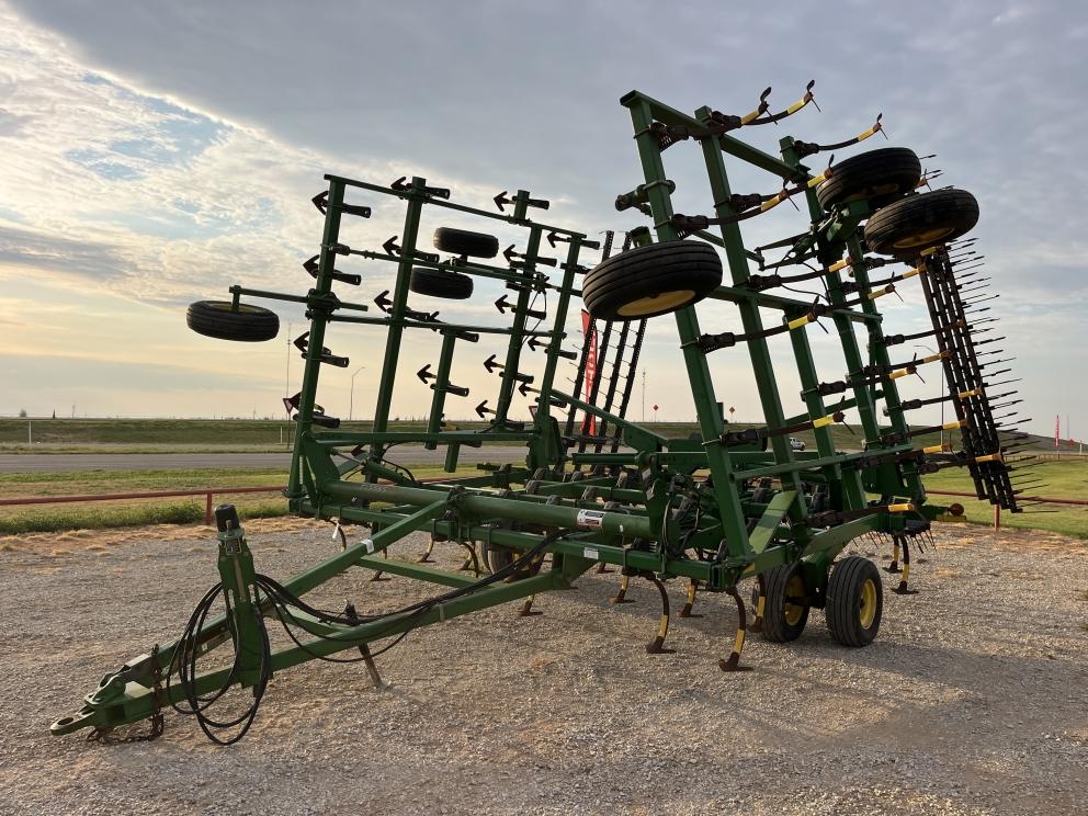 Image for 2004 John Deere 2210