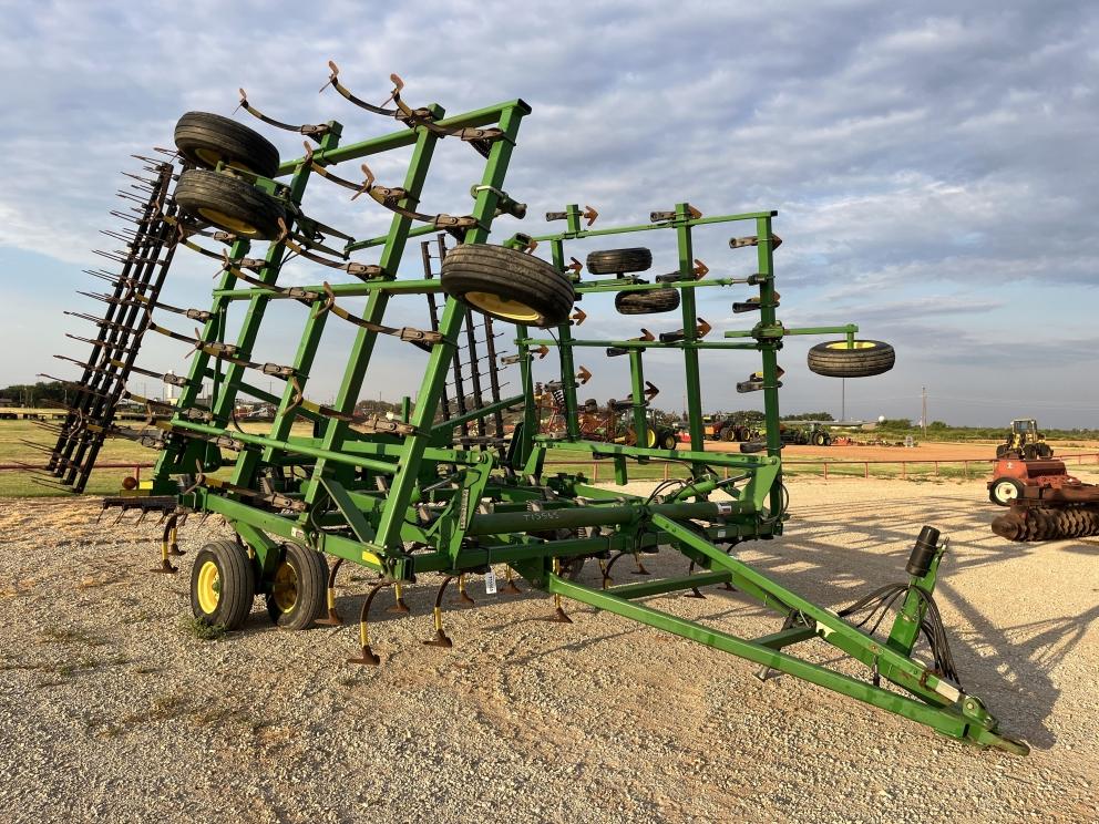 Image for 2004 John Deere 2210