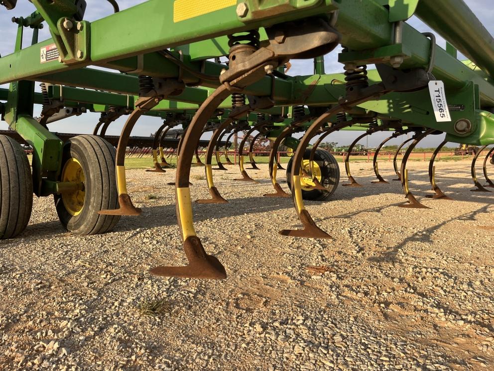 Image for 2004 John Deere 2210