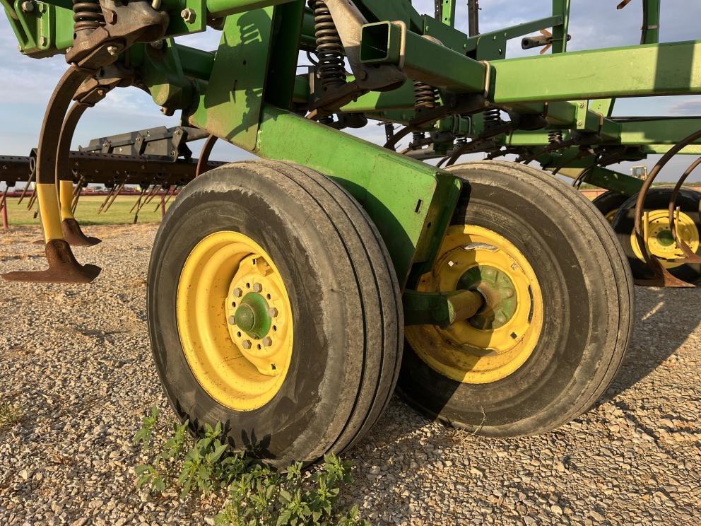 Image for 2004 John Deere 2210